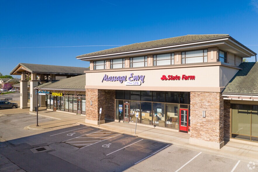 More Photos Of 15024-15040 S Blackbob Rd, Olathe General Retail For Lease