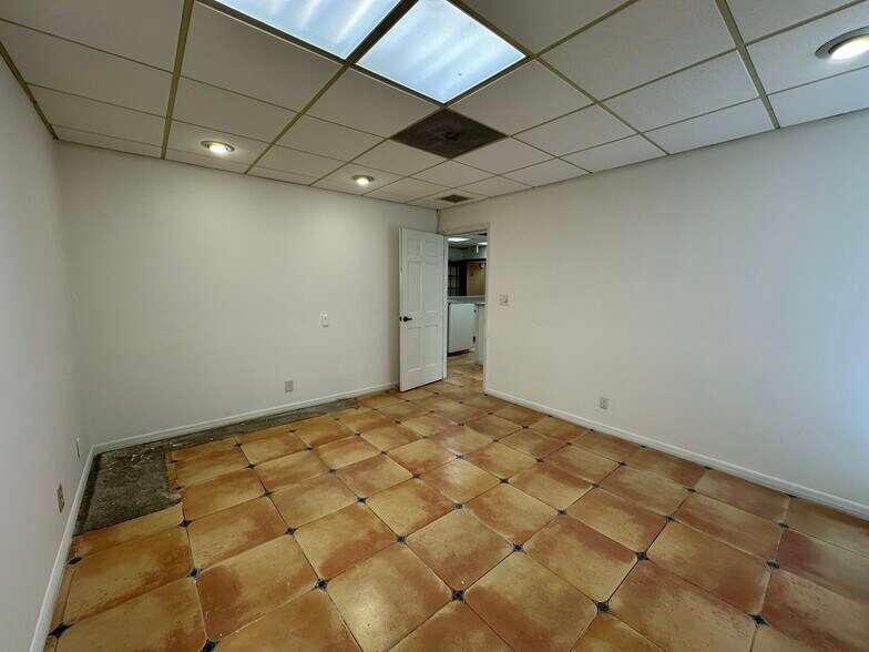 More Photos Of 7800 W Oakland Park Blvd, Sunrise Medical For Lease