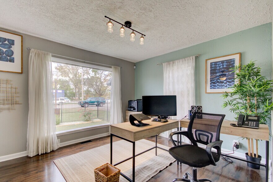 More Photos Of 4451 Old Allisonville Rd, Indianapolis Office For Sale