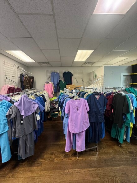 More Photos Of 1022 Leland Ave, Chicago General Retail For Lease