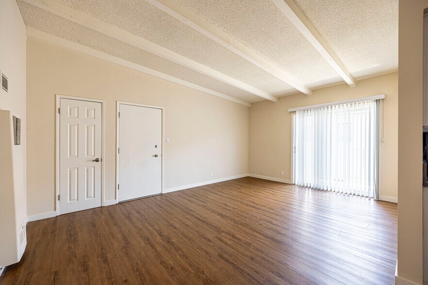 More Photos Of 3722 Mentone Ave, Los Angeles Apartments For Sale