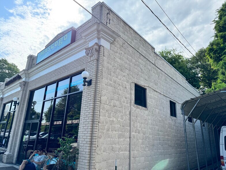 More Photos Of 900-910 W College Ave, Decatur Storefront For Lease