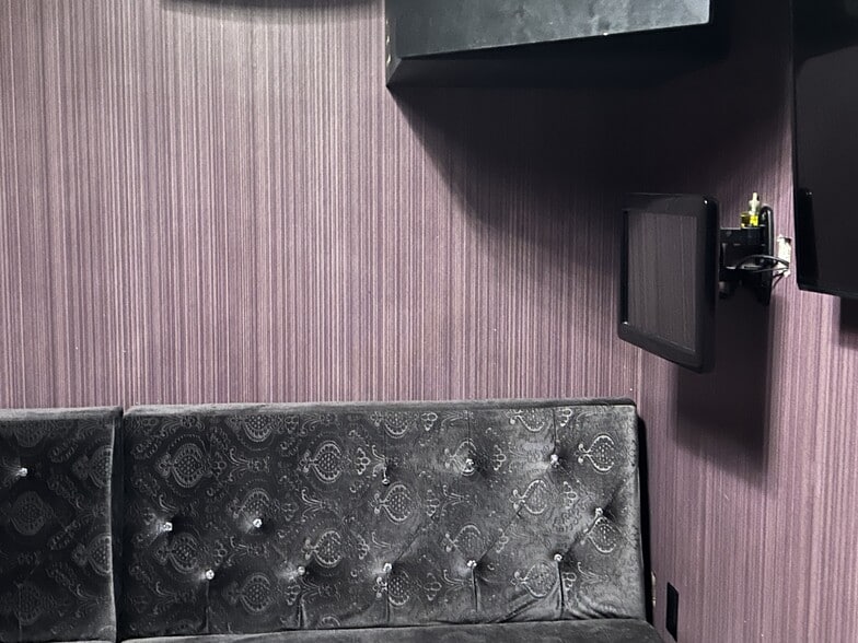 More Photos Of 1017 Front St, Sacramento Storefront Retail Office For Sale