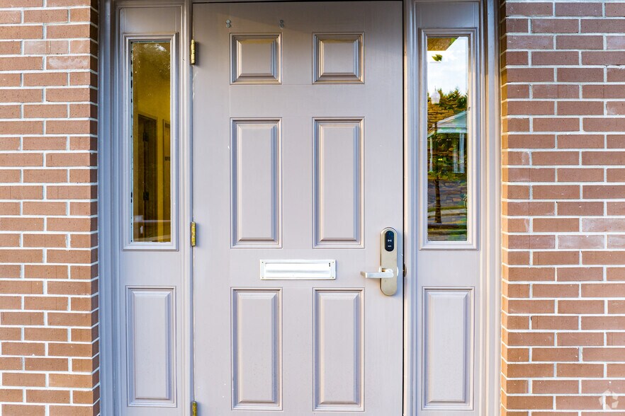 More Photos Of 4421-4439 Carnes St, Acworth Office For Sale