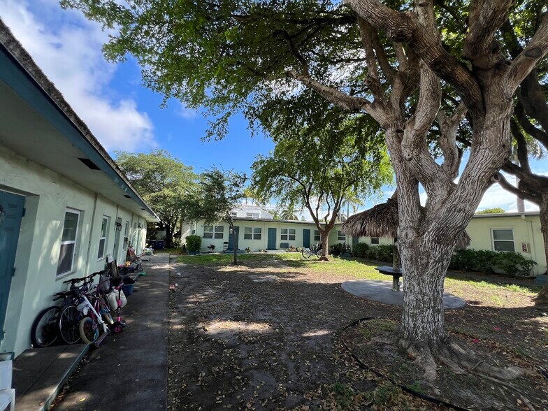 More Photos Of 705-713 NE 3rd St, Hallandale Beach Apartments For Sale