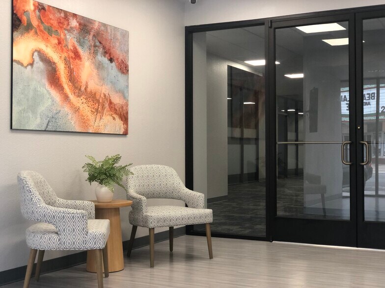 More Photos Of 215 W Hickory St, Denton Office For Sale