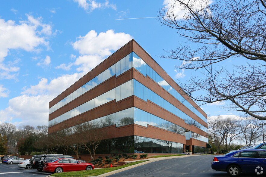 More Photos Of 4944 Parkway Plaza Blvd, Charlotte Office For Lease