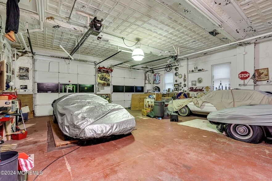 More Photos Of 119 William St, Belleville Showroom For Sale