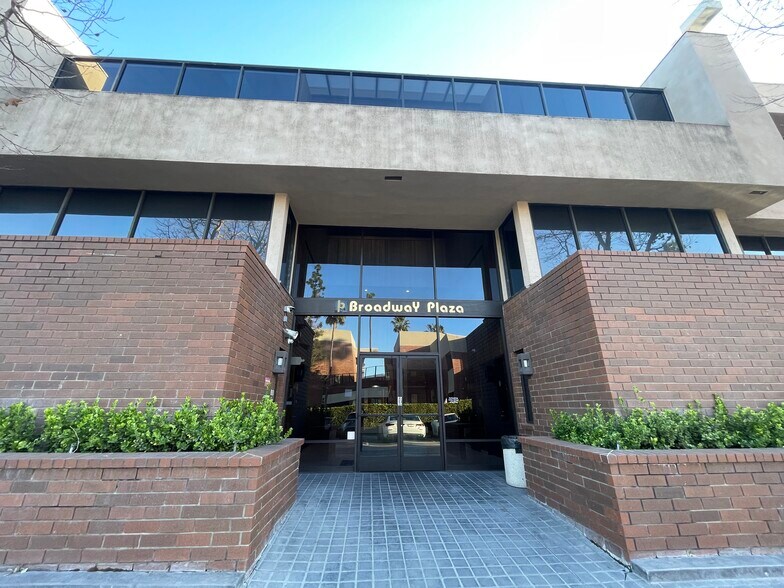 More Photos Of 2107 N Broadway, Santa Ana Loft Creative Space For Sale