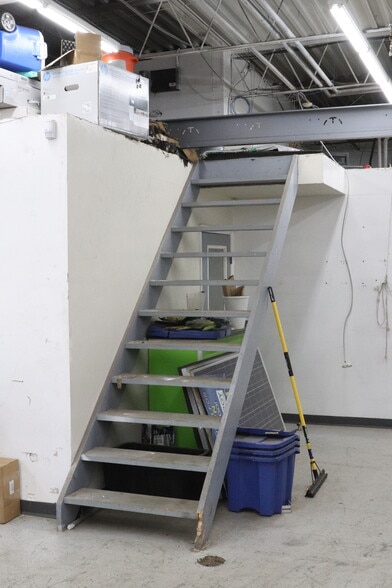 More Photos Of 4583 American Road rd, Rockford Flex For Lease