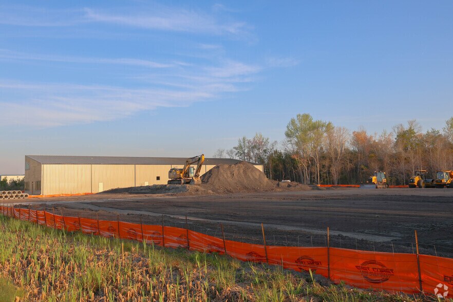 More Photos Of 3335 Pennington Dr, Wilmington Flex For Lease