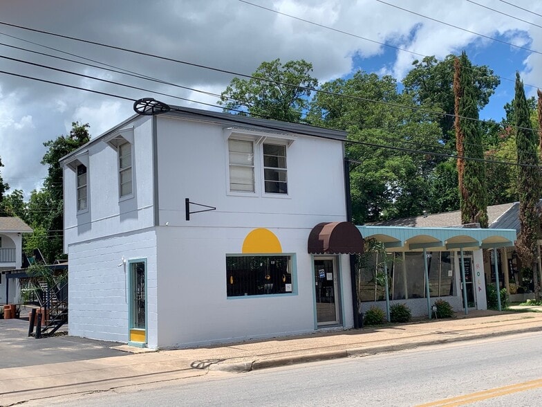 More Photos Of 2609 E Cesar Chavez St, Austin Restaurant For Lease