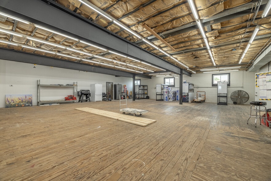 More Photos Of 107 Cherry St, Wright City Flex For Lease
