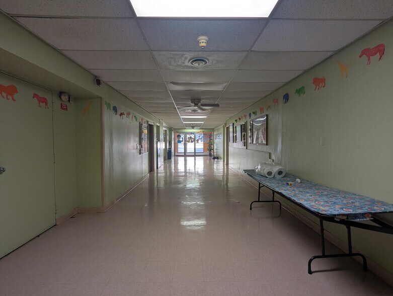 More Photos Of 715 Orleans St, Beaumont Office For Sale