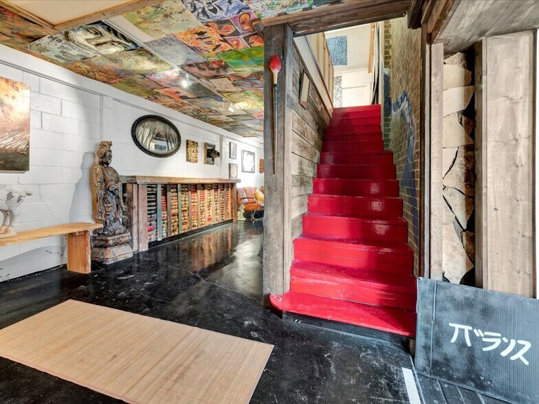 More Photos Of 132 Nacogdoches St, Center Storefront Retail Residential For Sale