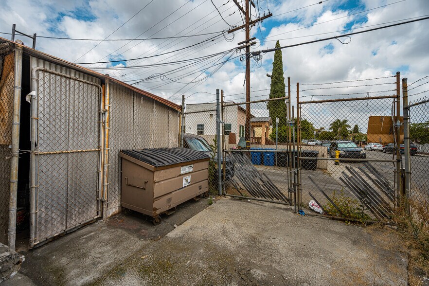 More Photos Of 4863 Telegraph Rd, Los Angeles Manufacturing For Sale