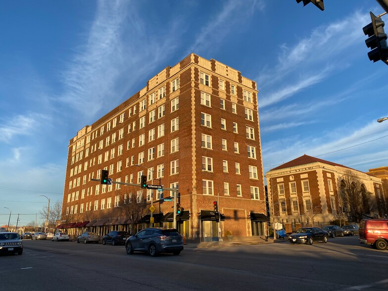 More Photos Of 3853-3855 Lindell Blvd, Saint Louis Apartments For Lease