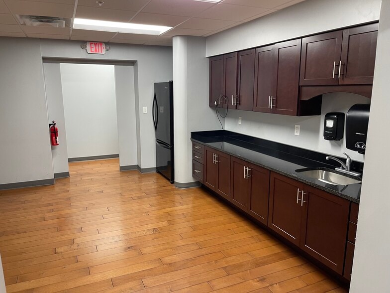 More Photos Of 10-16 Public Sq, Hagerstown Loft Creative Space For Lease