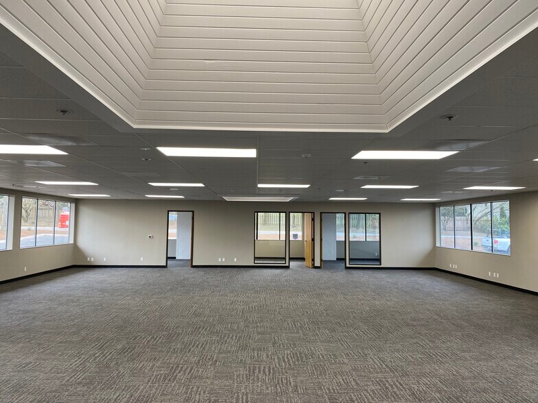 More Photos Of 10189 SW Avery St, Tualatin Manufacturing For Lease