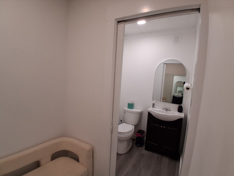 More Photos Of 117 Water St, Stonington Apartments For Sale
