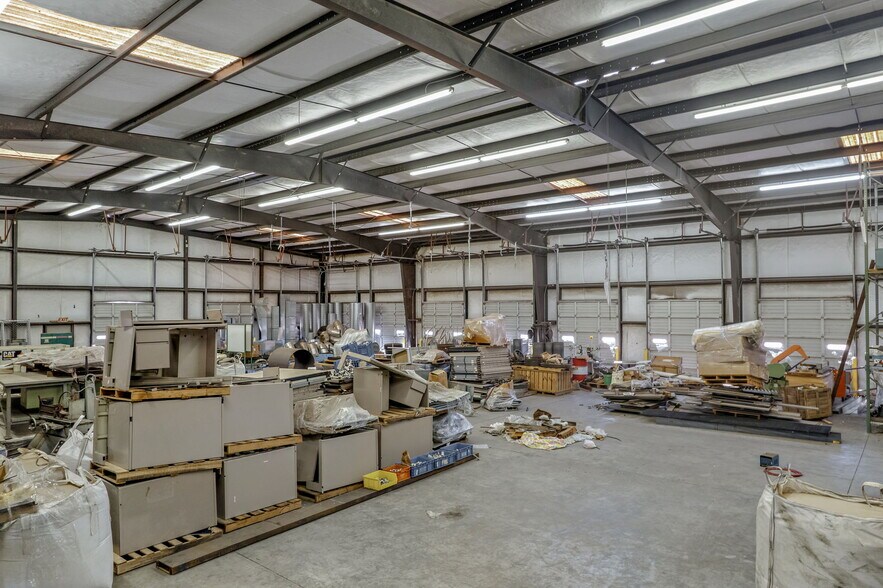 More Photos Of 101 Commerce Ave, Clinton Truck Terminal For Sale