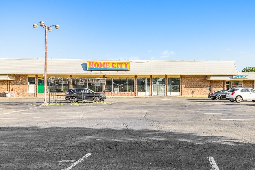 More Photos Of 200-250 Captain Thomas Blvd, West Haven Storefront For Sale