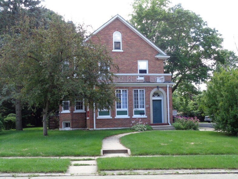 Primary Photo Of 314 Augusta Ave, Dekalb Dormitory For Sale