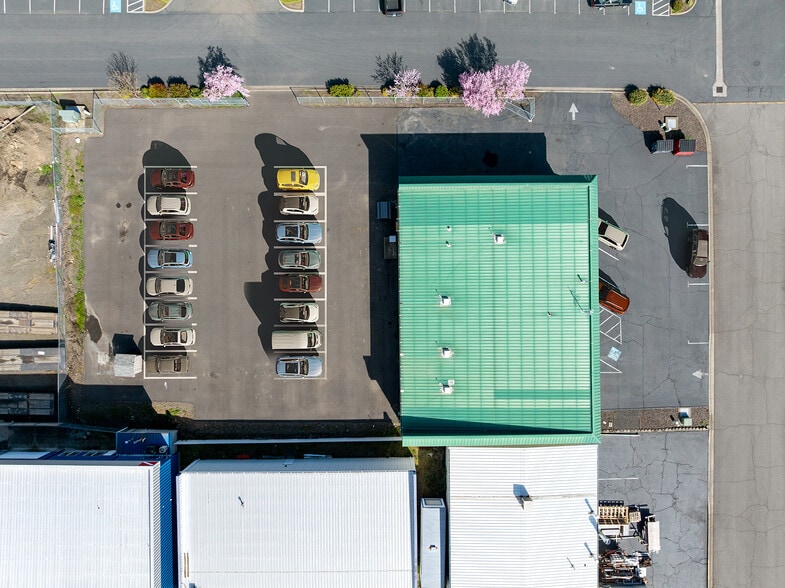 More Photos Of 6062-6068 Crater Lake Ave, Central Point Warehouse For Sale