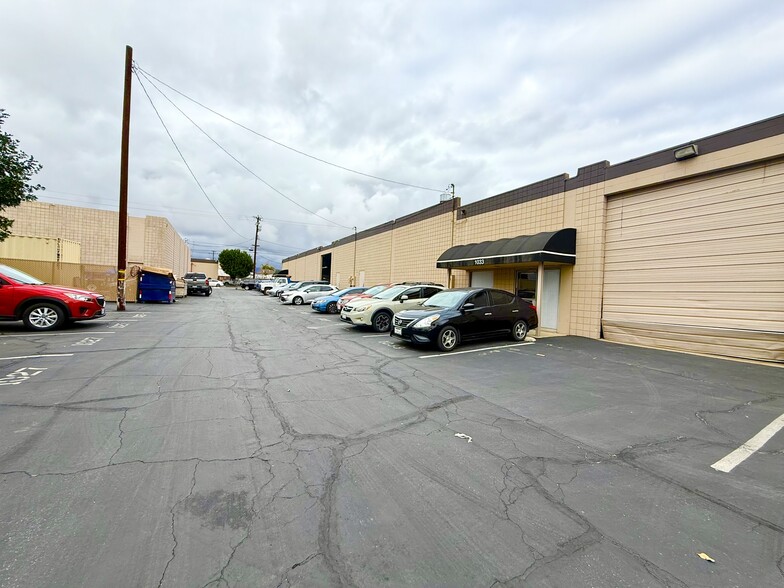 More Photos Of 1009-1033 Brooks St, Ontario Warehouse For Lease