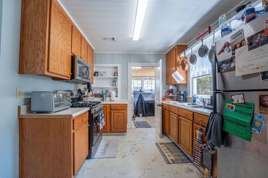 More Photos Of 70 Bake Shop Ln, Cleveland Storefront Retail Office For Sale