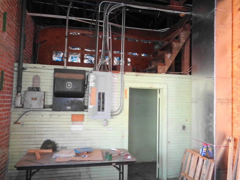 More Photos Of 111 W Ridgeley St, Atmore Storefront For Sale