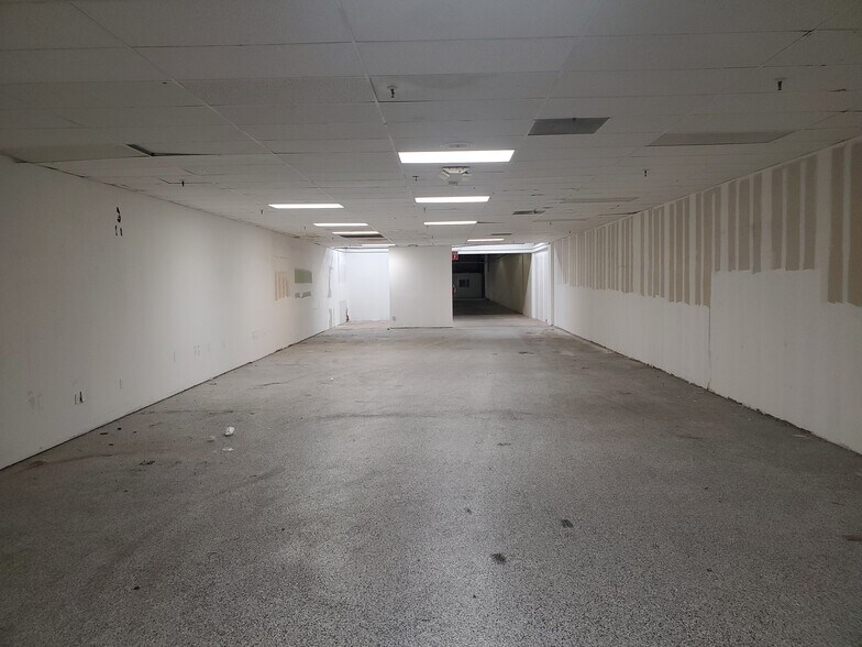 More Photos Of 6001 Powerline Rd, Fort Lauderdale Showroom For Lease