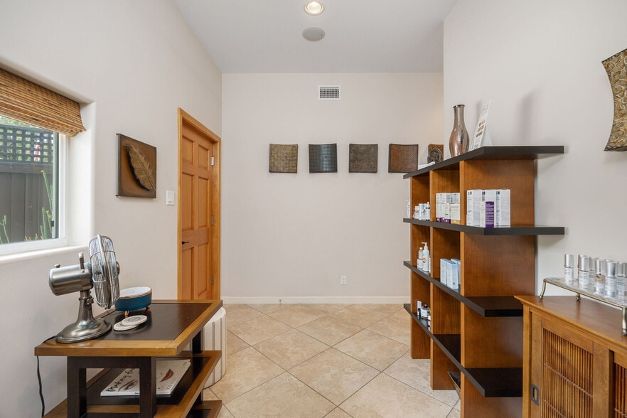 More Photos Of 1817 Euclid St, Santa Monica Apartments For Sale