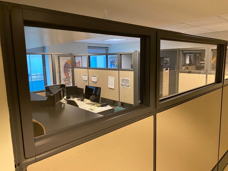 More Photos Of 633 Third Ave, New York Office For Sale