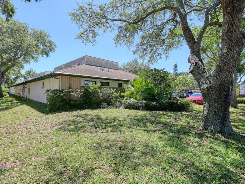 More Photos Of 701 N Hercules Ave, Clearwater Medical For Lease