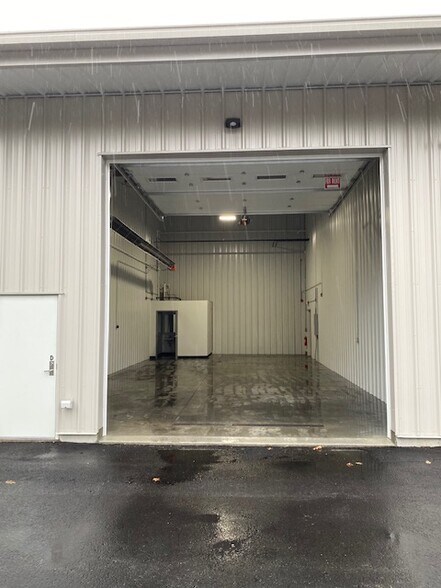 More Photos Of 881 Massachusetts Ave, Boxborough Industrial For Lease