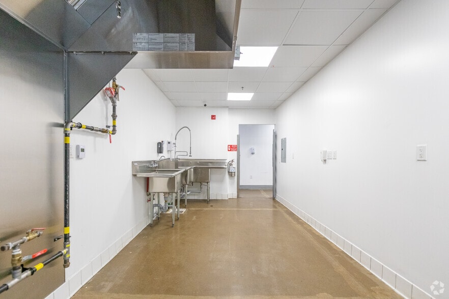 More Photos Of 545 Keele St, Toronto Warehouse For Lease