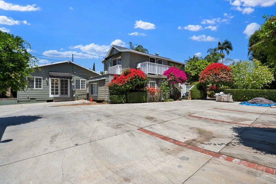 More Photos Of 801 W Whittier Blvd, La Habra Storefront Retail Residential For Sale