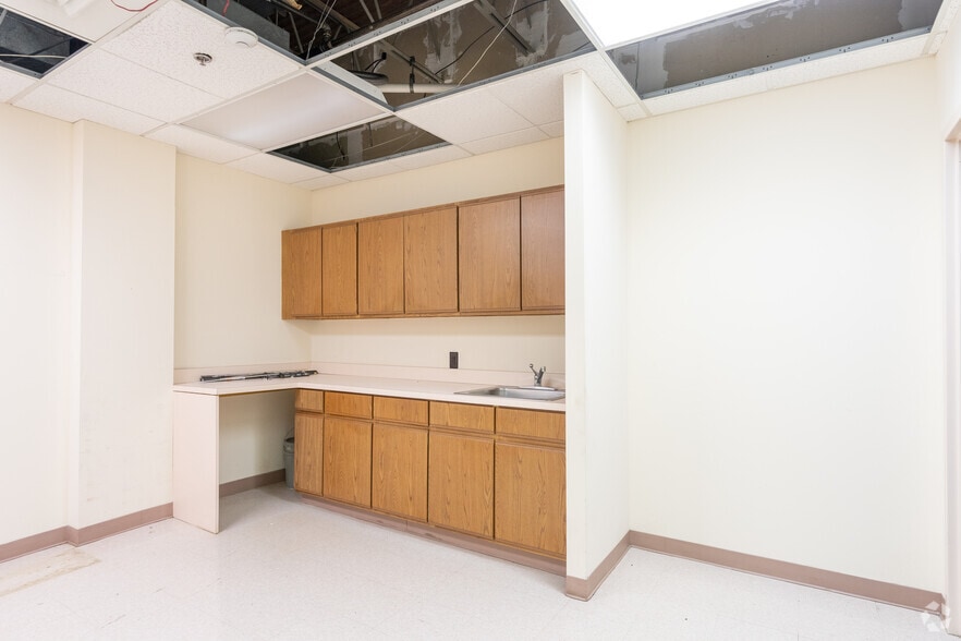 More Photos Of 101 Lindenwood Dr, Malvern Unknown For Sale