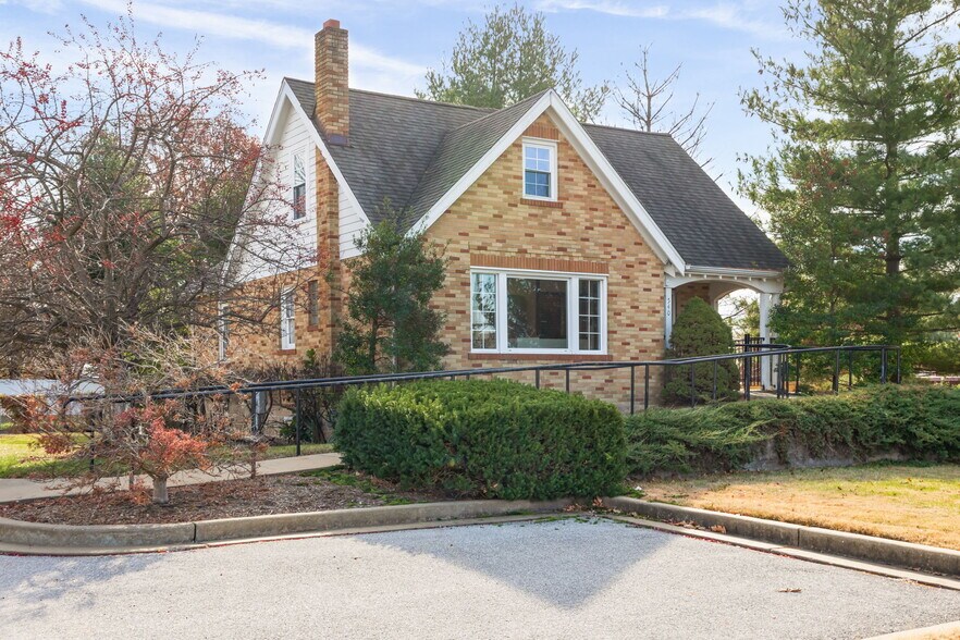 More Photos Of 540 Howdershell Rd, Florissant Medical For Sale