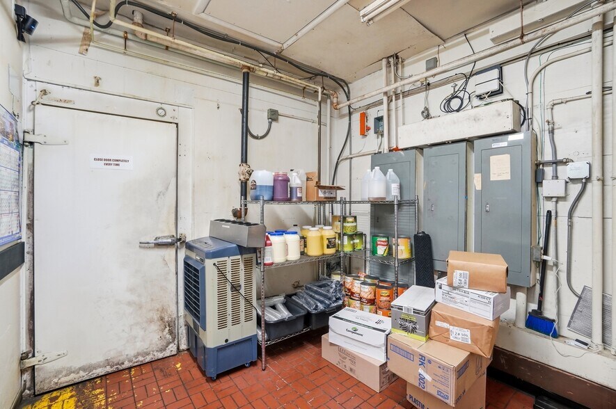More Photos Of 1256 Columbus Rd, Granville Restaurant For Sale