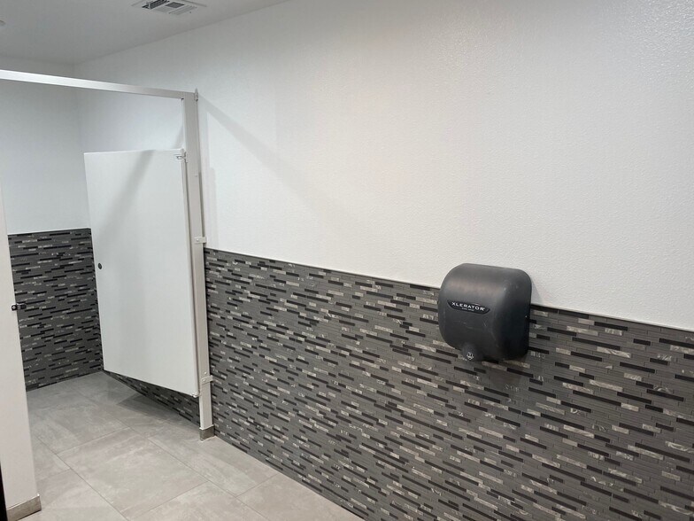 More Photos Of 23293 S Pointe Dr, Laguna Hills Medical For Lease