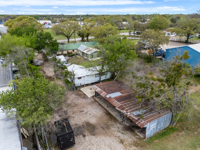 More Photos Of 303-A W Simonds, Seagoville Manufacturing For Sale