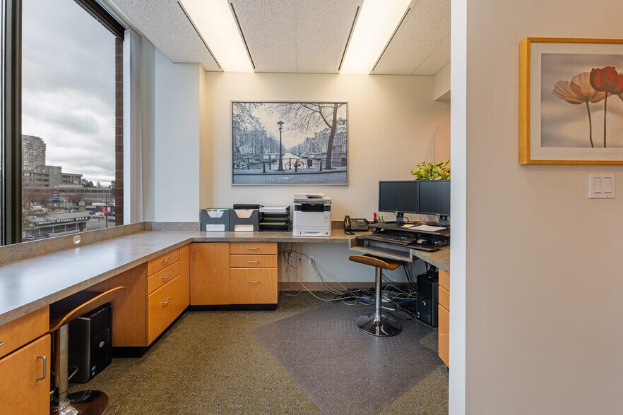 More Photos Of 4885 Kingsway, Burnaby Medical For Lease