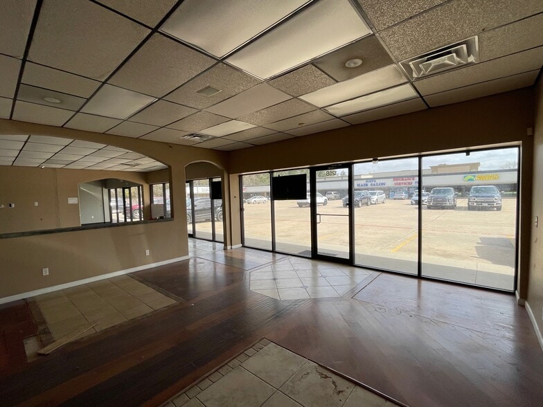 More Photos Of 701 E Main St, Tomball Storefront For Lease
