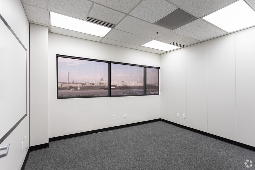 More Photos Of 225 E 900 S, Provo Manufacturing For Lease