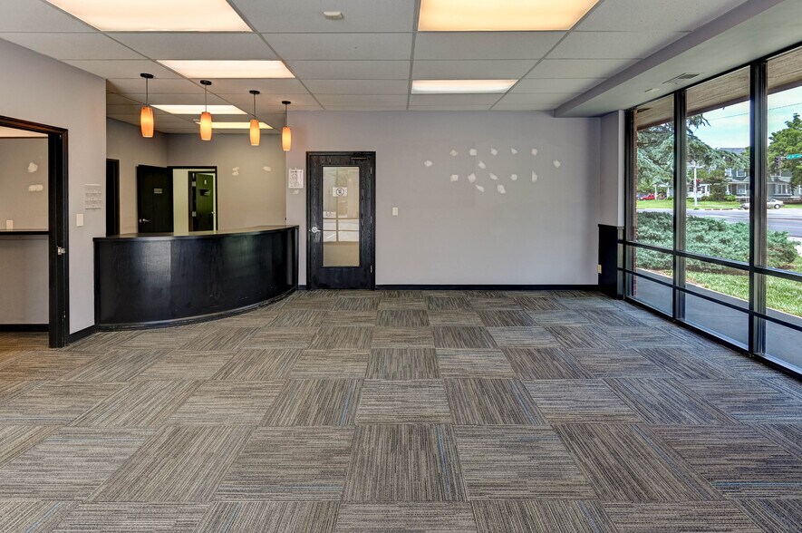 More Photos Of 1315-1317 SW 6th Ave, Topeka Office For Sale