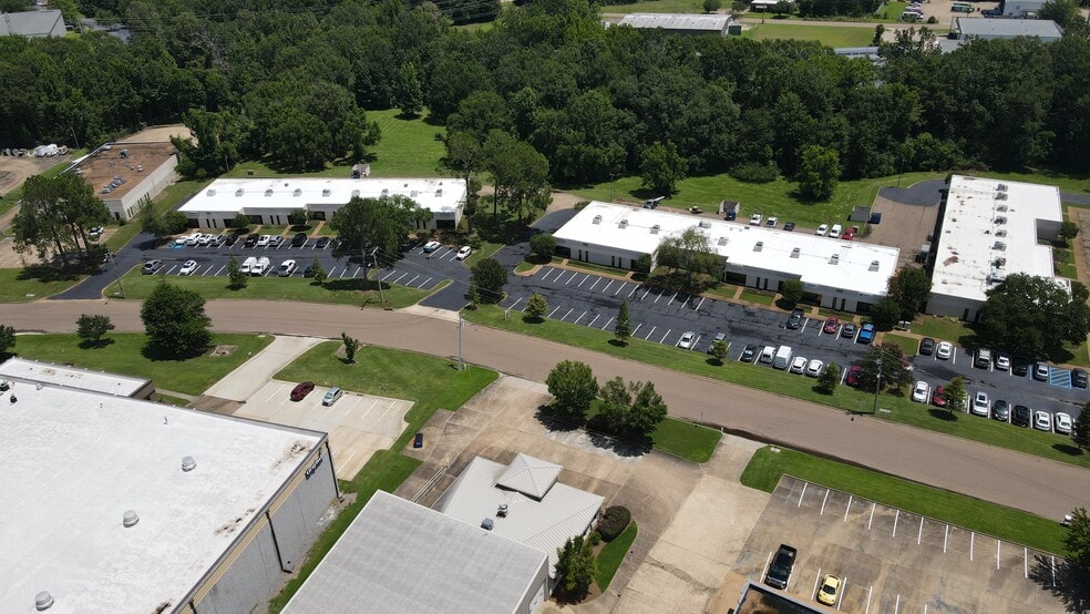 More Photos Of 100 - 104 Business Park Dr, Ridgeland Office For Sale