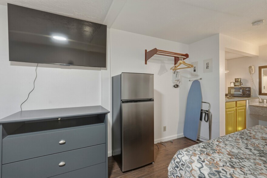 More Photos Of 311 E Main St, Vernal Hotel For Sale