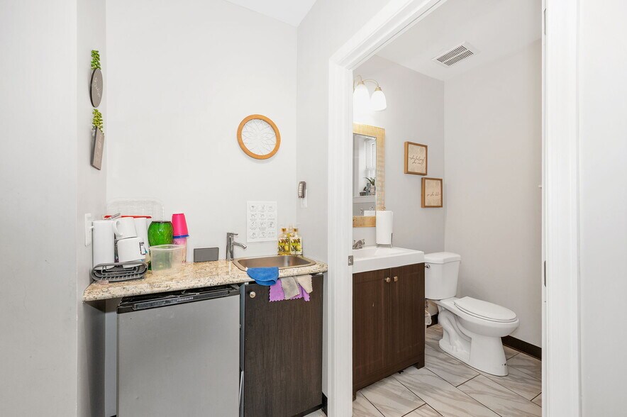 More Photos Of 4920 Belair Rd, Baltimore Office For Sale